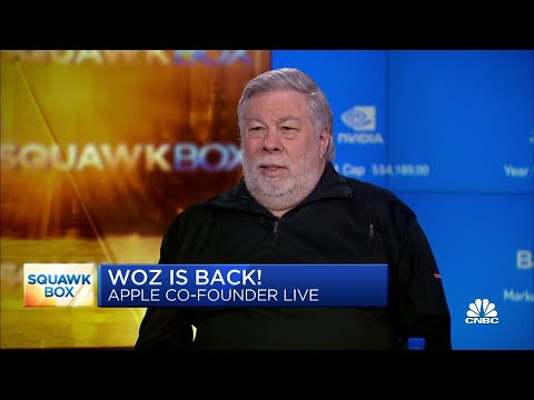 Apple co-founder Steve Wozniak discusses AI race between Google and Microsoft