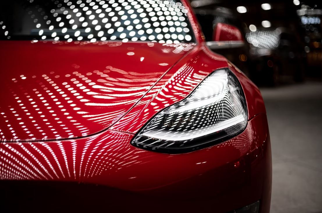 Tesla transforma la industria automotriz con vehículos de 25,000 euros producidos en Alemania